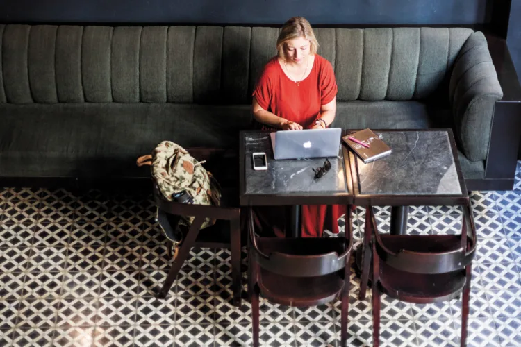 Anina Torrado im Remote Work. Neben ihrer Heimat Appenzell zählt sie Mérida zu ihrem Hub. 